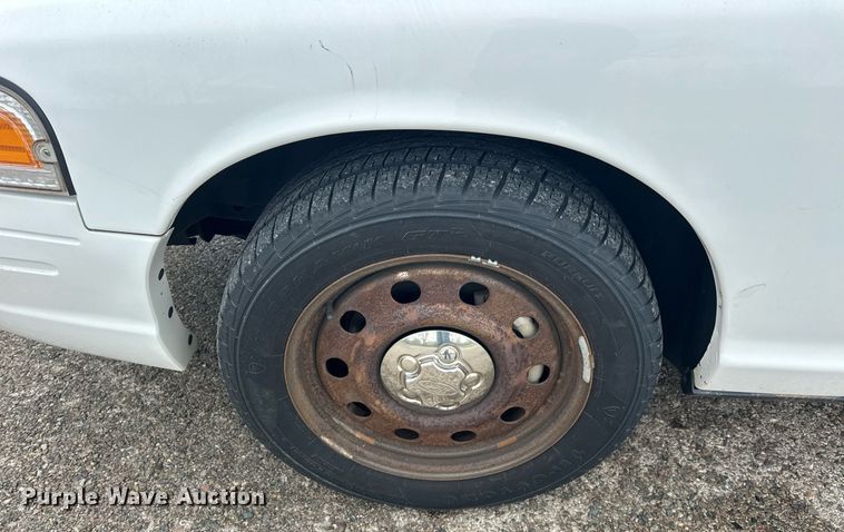 image for item EJ8535 2010 Ford Crown Victoria Police Interceptor 