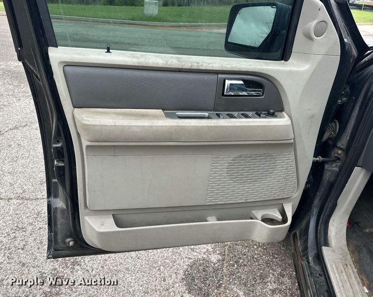 image for item EJ8536 2010 Ford Expedition XLT SUV
