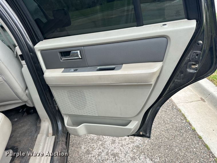 image for item EJ8536 2010 Ford Expedition XLT SUV