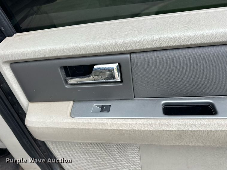image for item EJ8536 2010 Ford Expedition XLT SUV