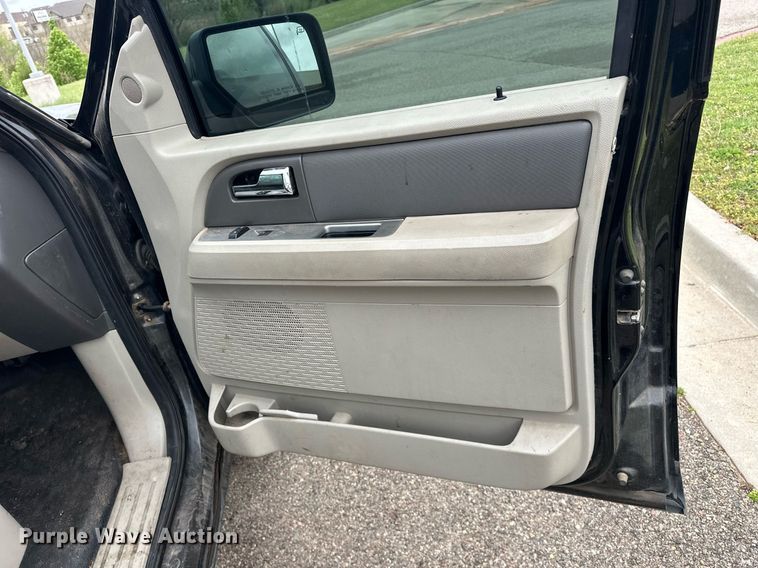 image for item EJ8536 2010 Ford Expedition XLT SUV