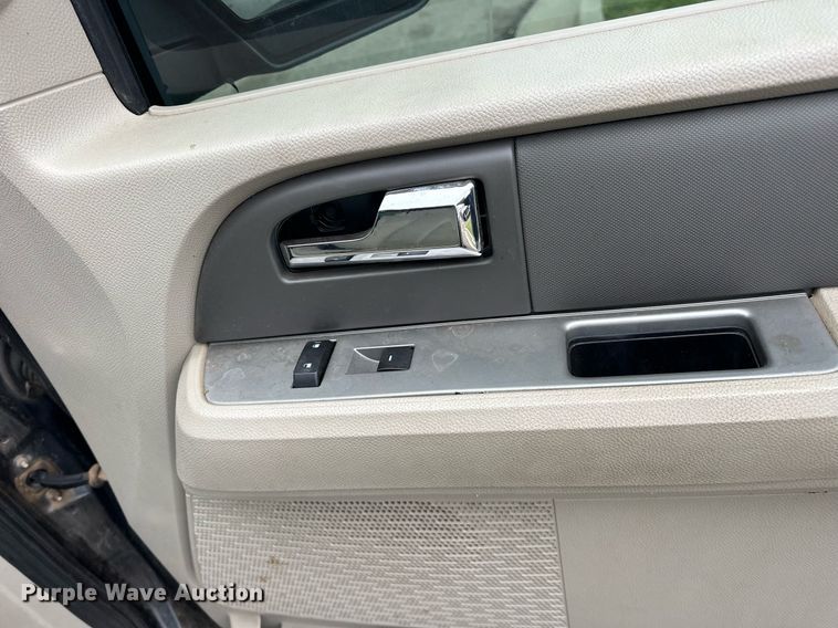 image for item EJ8536 2010 Ford Expedition XLT SUV