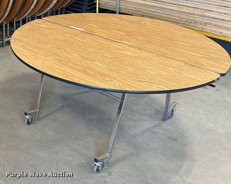 image for item EJ8575 (18) round tables