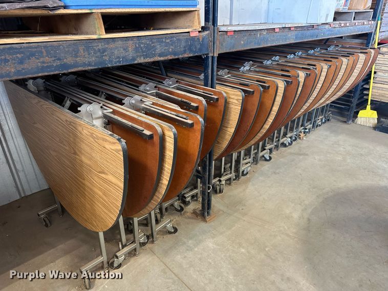 image for item EJ8575 (18) round tables