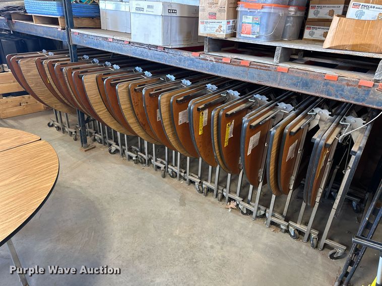 image for item EJ8575 (18) round tables