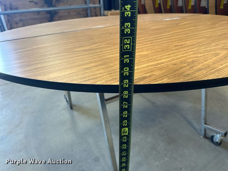 image for item EJ8575 (18) round tables