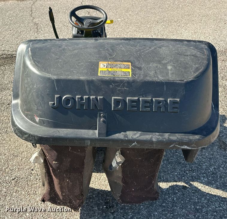 image for item EJ8577 2001 John Deere LT155 lawn mower