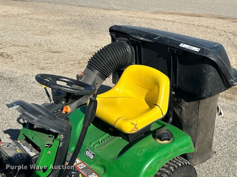 image for item EJ8577 2001 John Deere LT155 lawn mower