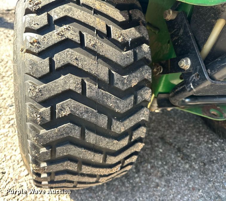 image for item EJ8577 2001 John Deere LT155 lawn mower