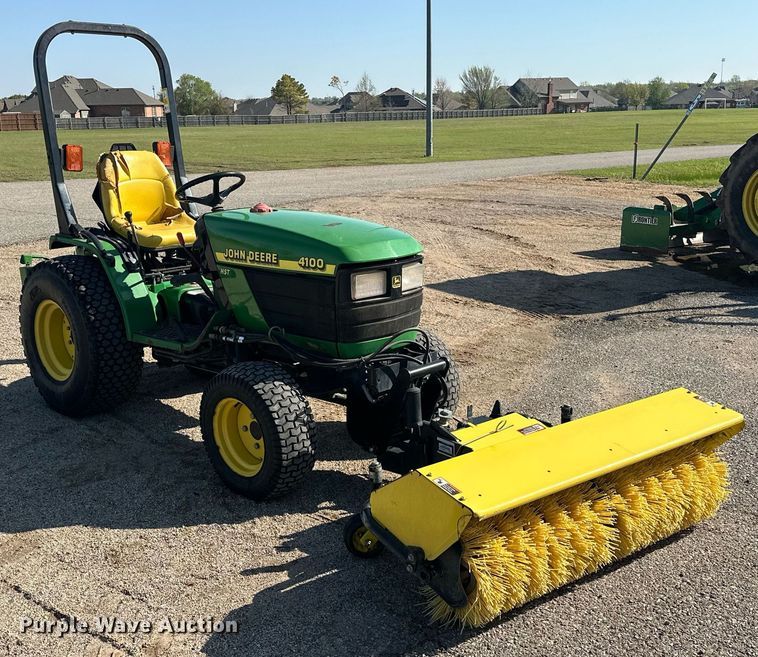 image for item EJ8579 1999 John Deere 4100 MFWD tractor