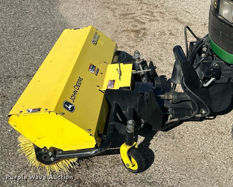 image for item EJ8579 1999 John Deere 4100 MFWD tractor