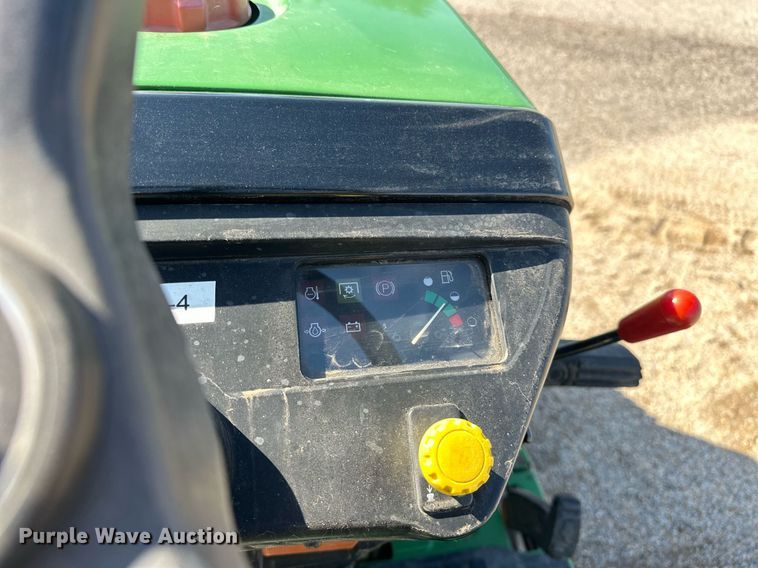 image for item EJ8579 1999 John Deere 4100 MFWD tractor