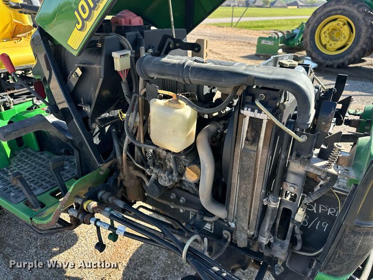 image for item EJ8579 1999 John Deere 4100 MFWD tractor