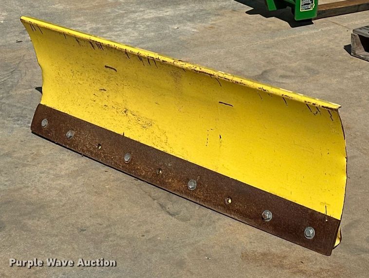 image for item EJ8579 1999 John Deere 4100 MFWD tractor