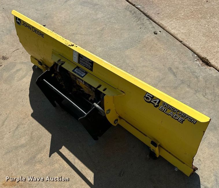 image for item EJ8579 1999 John Deere 4100 MFWD tractor