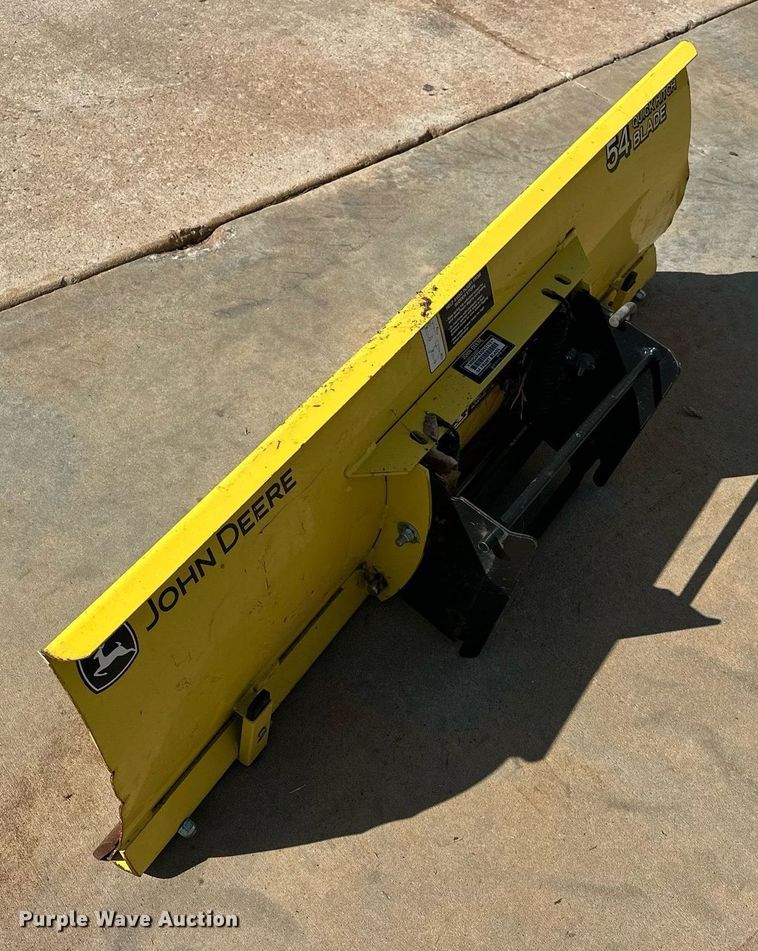 image for item EJ8579 1999 John Deere 4100 MFWD tractor