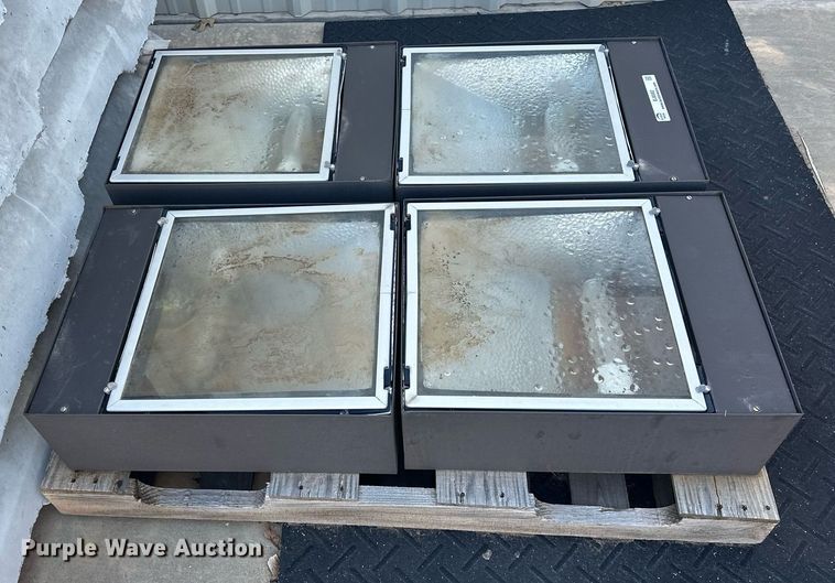 image for item EJ8582 (4) parking lot light fixtures
