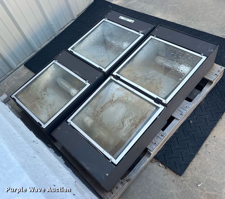 image for item EJ8582 (4) parking lot light fixtures