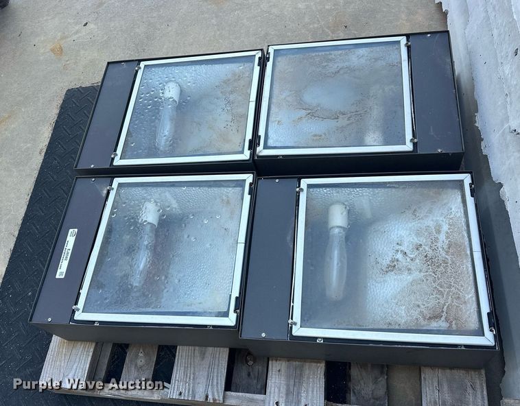 image for item EJ8582 (4) parking lot light fixtures