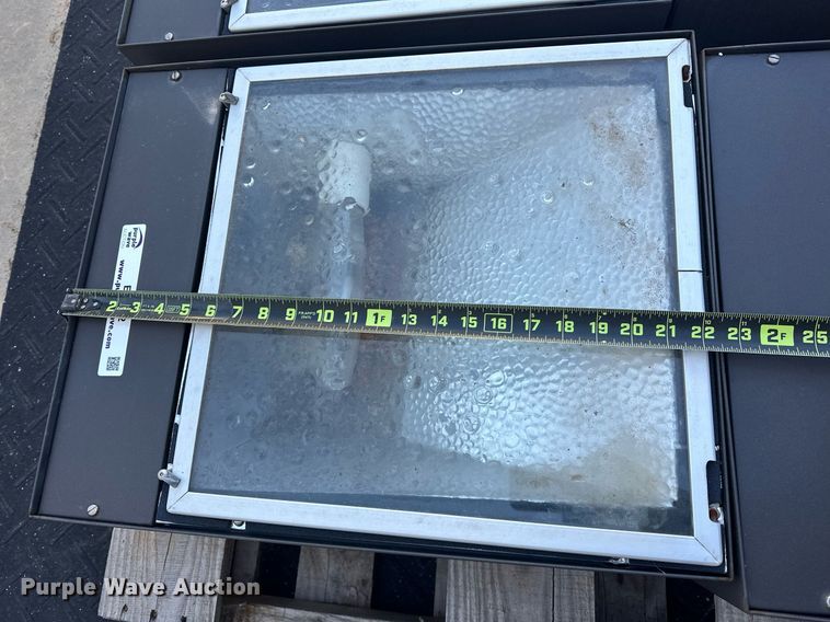 image for item EJ8582 (4) parking lot light fixtures