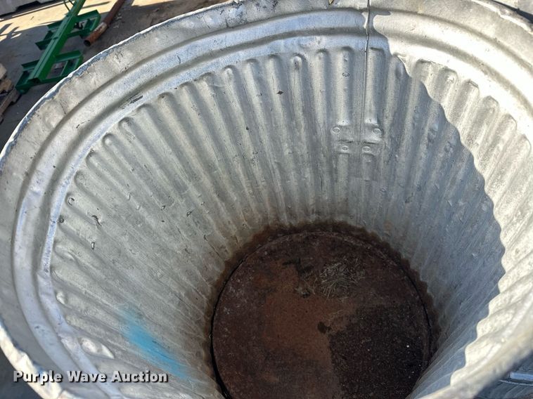 image for item EJ8585 (22) trash cans