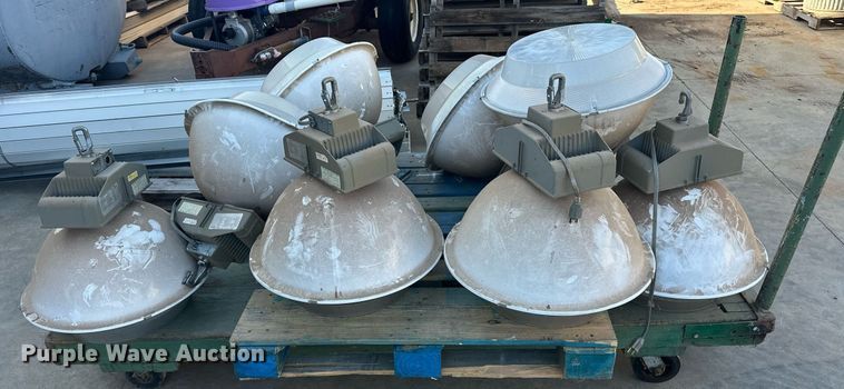 image for item EJ8586 (8) Underwriters Laboratories HID light Fixtures 