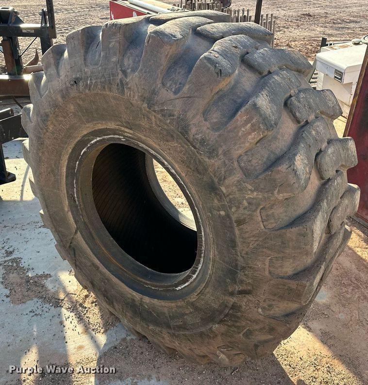 image for item EJ8600 Advance 23.5-25 tire