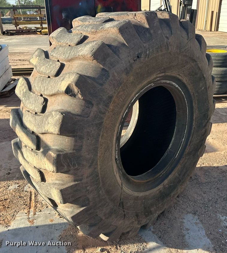 image for item EJ8600 Advance 23.5-25 tire