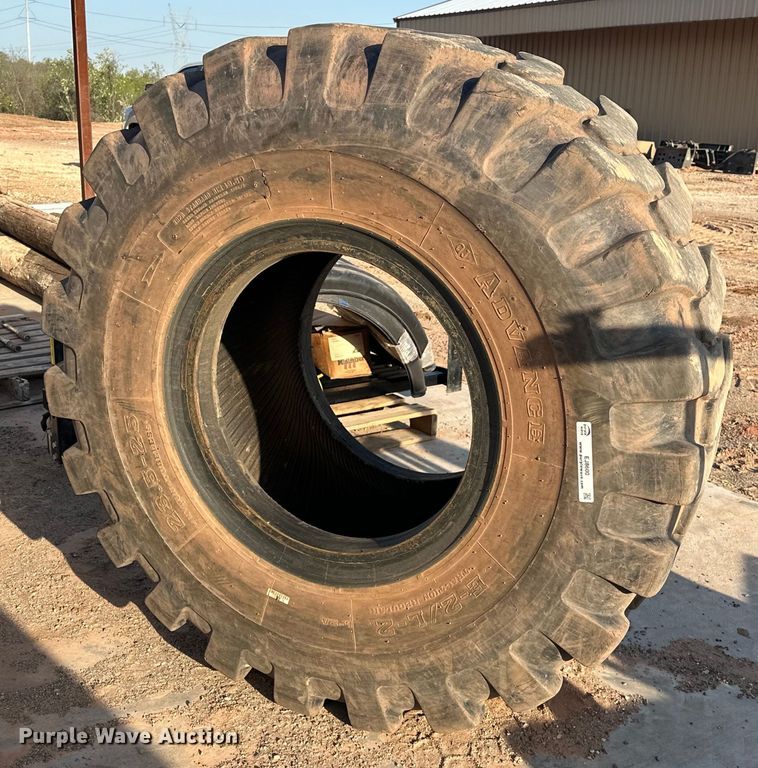 image for item EJ8600 Advance 23.5-25 tire