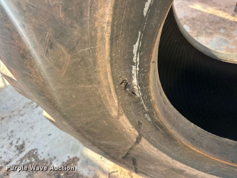 image for item EJ8600 Advance 23.5-25 tire