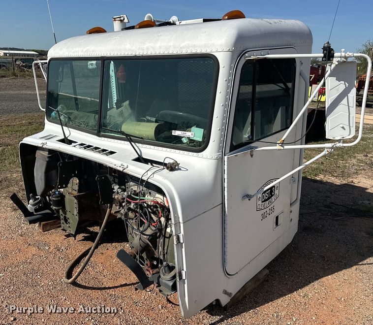 image for item EJ8608 1991 Freightliner M915A2 semi truck cab