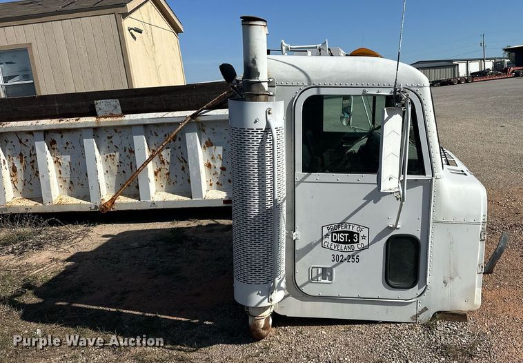 image for item EJ8608 1991 Freightliner M915A2 semi truck cab