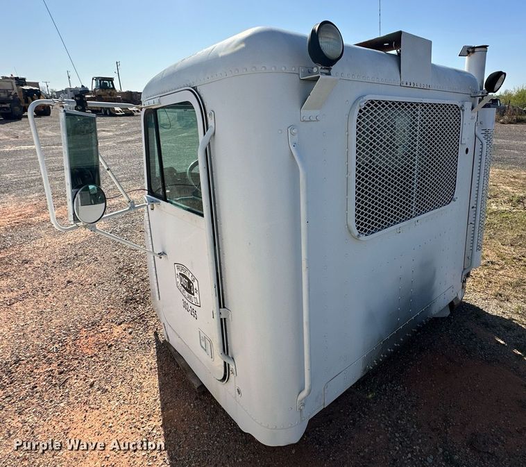 image for item EJ8608 1991 Freightliner M915A2 semi truck cab