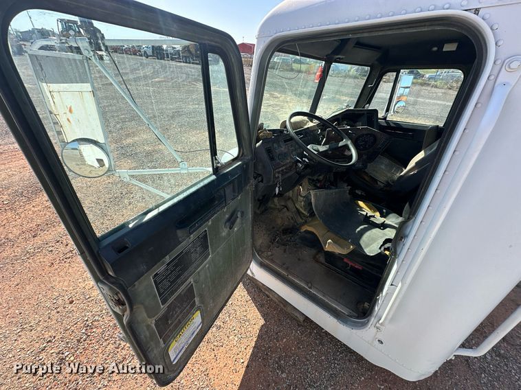 image for item EJ8608 1991 Freightliner M915A2 semi truck cab