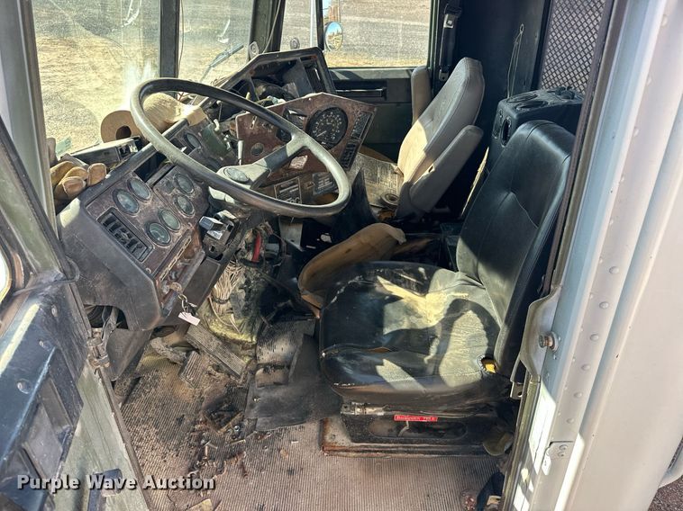 image for item EJ8608 1991 Freightliner M915A2 semi truck cab