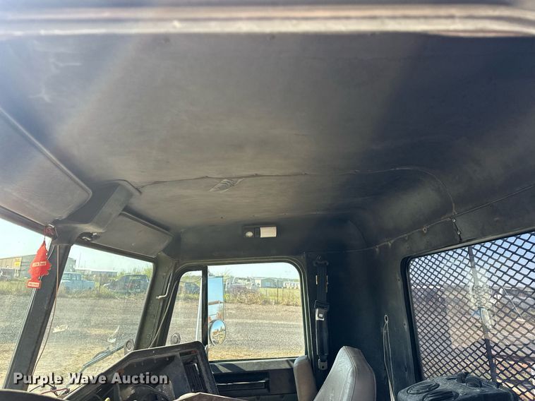 image for item EJ8608 1991 Freightliner M915A2 semi truck cab