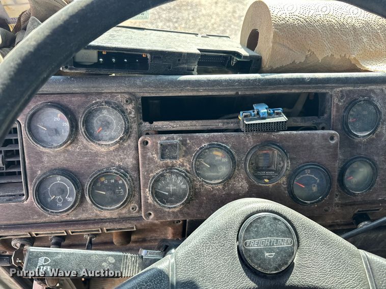 image for item EJ8608 1991 Freightliner M915A2 semi truck cab