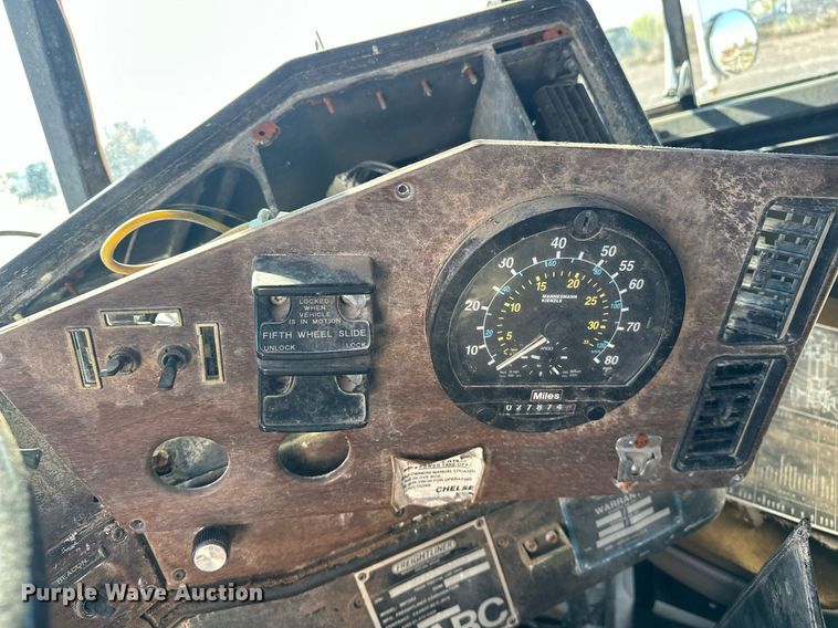 image for item EJ8608 1991 Freightliner M915A2 semi truck cab