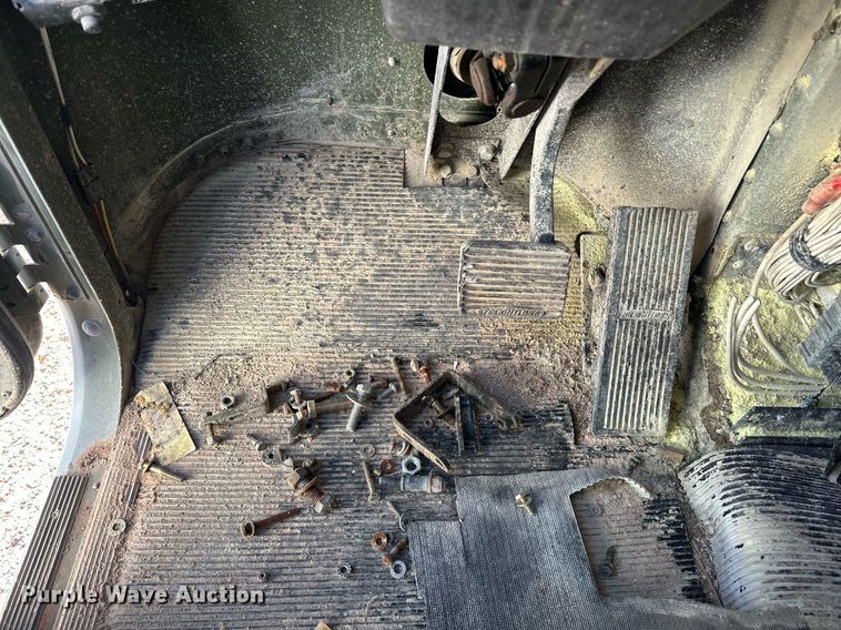 image for item EJ8608 1991 Freightliner M915A2 semi truck cab