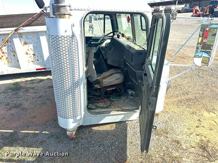 image for item EJ8608 1991 Freightliner M915A2 semi truck cab