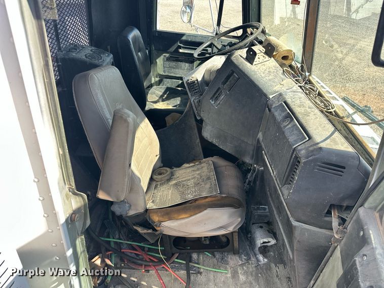 image for item EJ8608 1991 Freightliner M915A2 semi truck cab