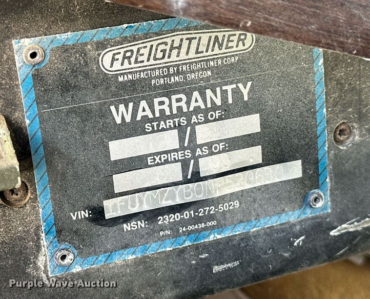 image for item EJ8608 1991 Freightliner M915A2 semi truck cab