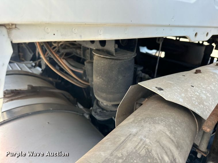 image for item EJ8613 2008 Mack CHU613 semi truck