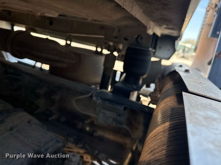 image for item EJ8613 2008 Mack CHU613 semi truck