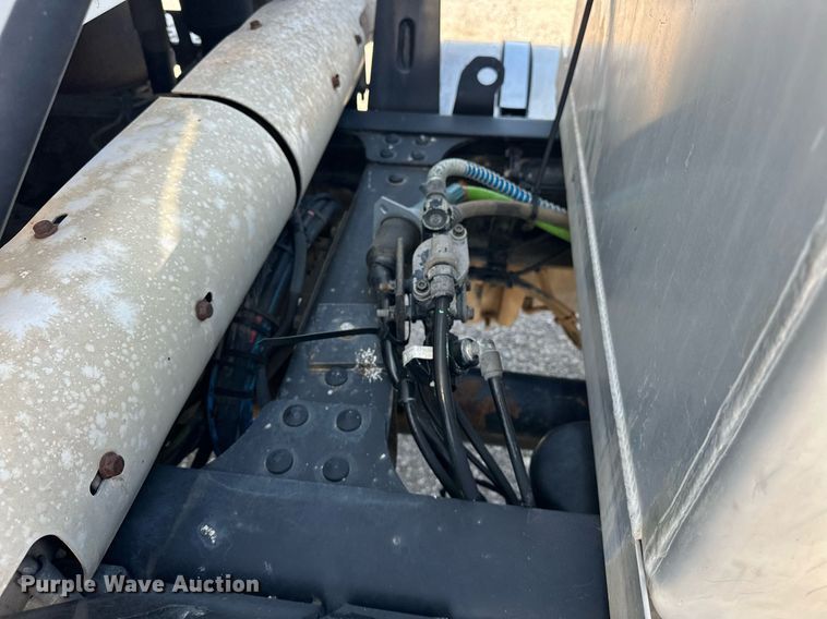 image for item EJ8613 2008 Mack CHU613 semi truck