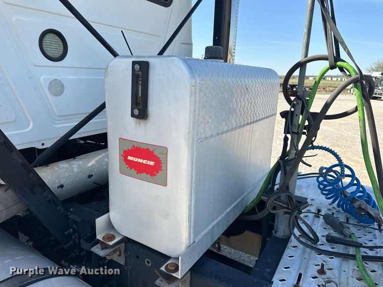 image for item EJ8613 2008 Mack CHU613 semi truck