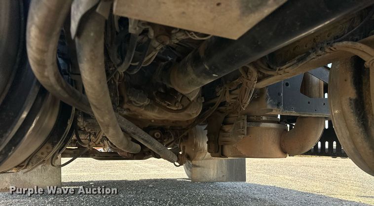 image for item EJ8613 2008 Mack CHU613 semi truck