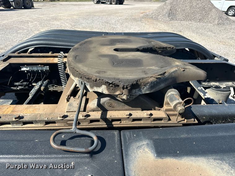 image for item EJ8613 2008 Mack CHU613 semi truck