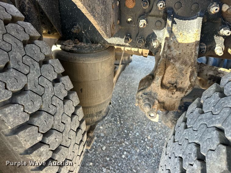 image for item EJ8613 2008 Mack CHU613 semi truck