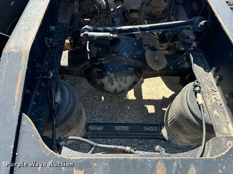 image for item EJ8613 2008 Mack CHU613 semi truck